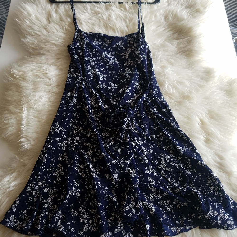 ☑️SOLD☑️ Navy and White floral Wrap Ruffle Dres